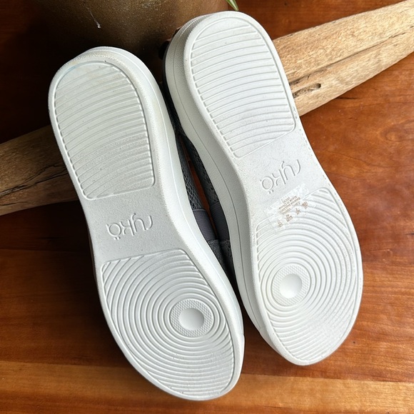 Ryka Vivvi slip-on sneaker gray snake embossed. Size 10 - Picture 7 of 9